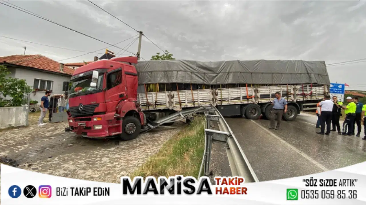 Kula'da yağmurda kayganlaşan yolda tır devrildi. Sürücü yara almadı, araç hasar gördü