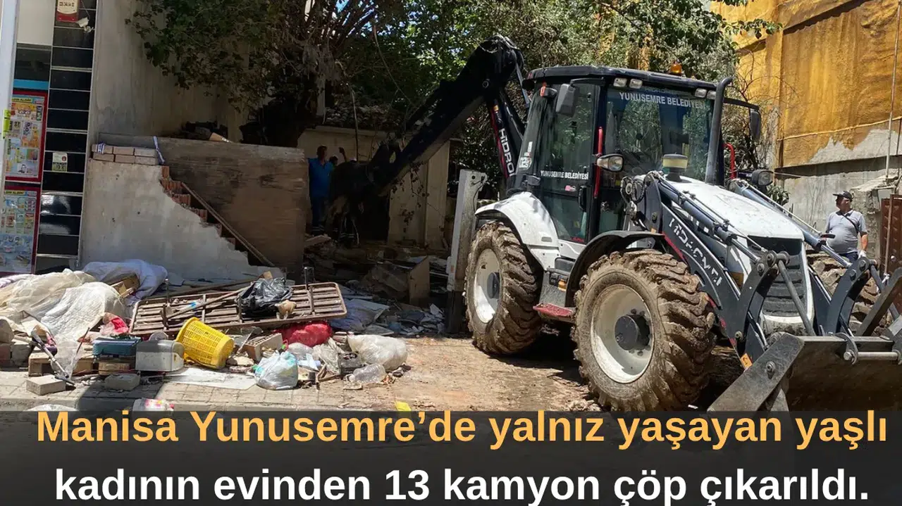 Manisa Yunusemre’de yalnız yaşayan yaşlı kadının evinden 13 kamyon çöp çıkarıldı.