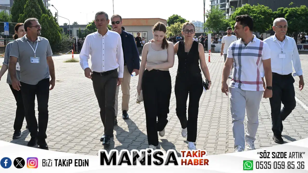 Ferdi Zeyrek'in Kızı Nehir, TYT Sınavına CHP Lideri Özgür Özel ve Annesiyle Birlikte Katıldı!