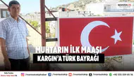 Manisa Ahmetli Kargın’da muhtar ilk maaşıyla Türk bayrağı diktirdi