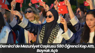 Demirci’de Mezuniyet Coşkusu 580 Öğrenci Kep Attı, Bayrak Açtı