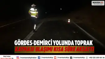 Gördes-Demirci yolunda toprak kayması ulaşımı kısa süre aksattı