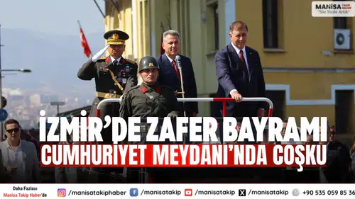 İzmir’de Zafer Bayramı Cumhuriyet Meydanı’nda coşku