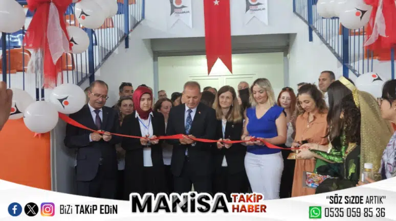 Yunusemre'de Şehit Ömer Halisdemir Ortaokulu’ndan TÜBİTAK Bilim Fuarı