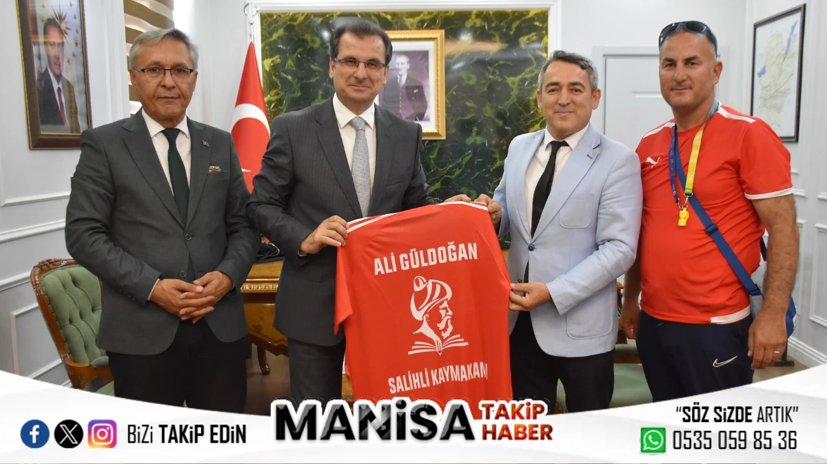Salihli’nin Şampiyonları Kaymakam Ali Güldoğan’ı Ziyaret Etti