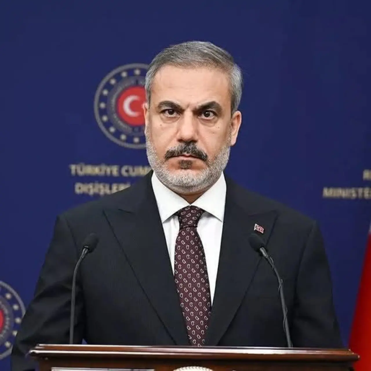 1 kişi ve yazı görseli olabilir