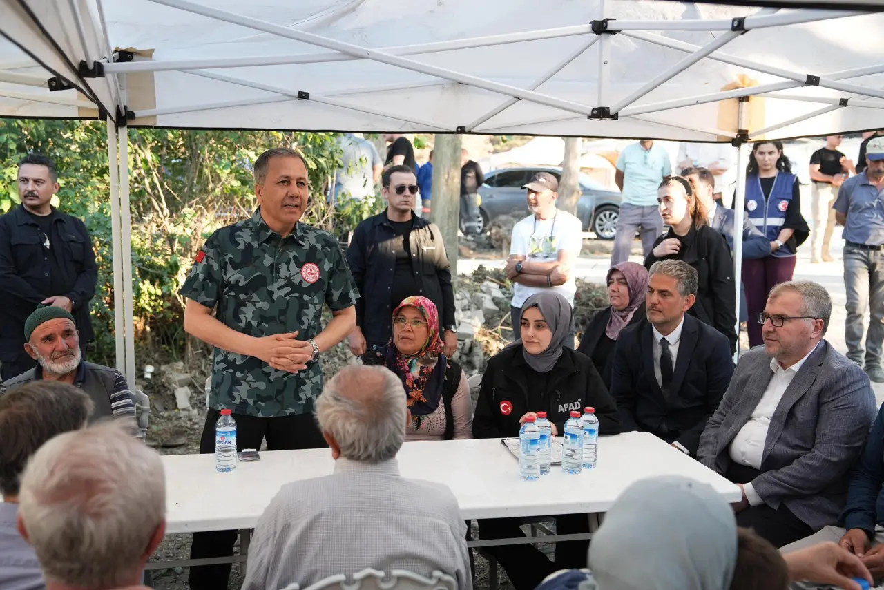 17 kişi ve yazı görseli olabilir